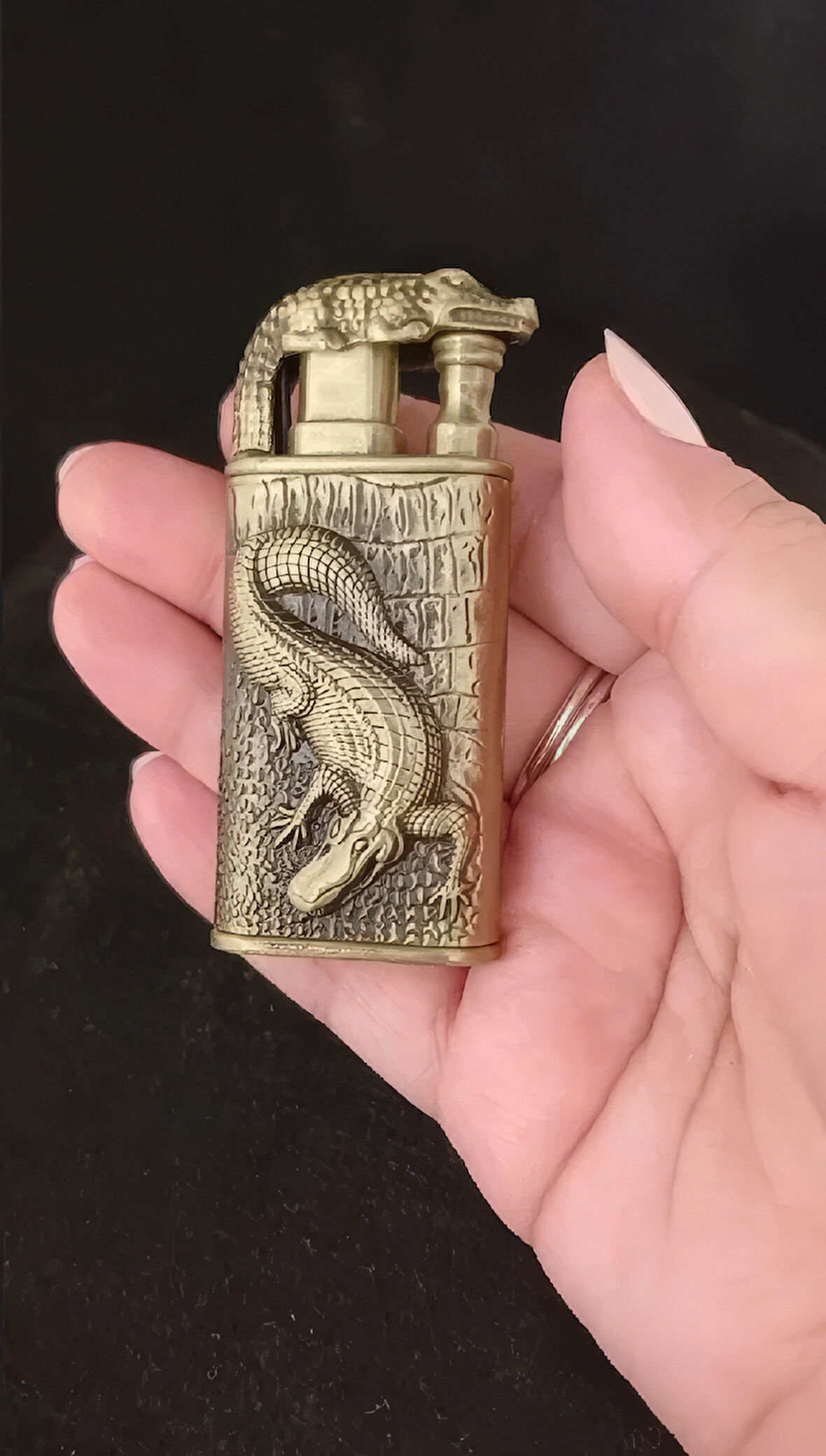 Kabartma Kertenkele/Timsah Desenli Antik Gold Çakmak