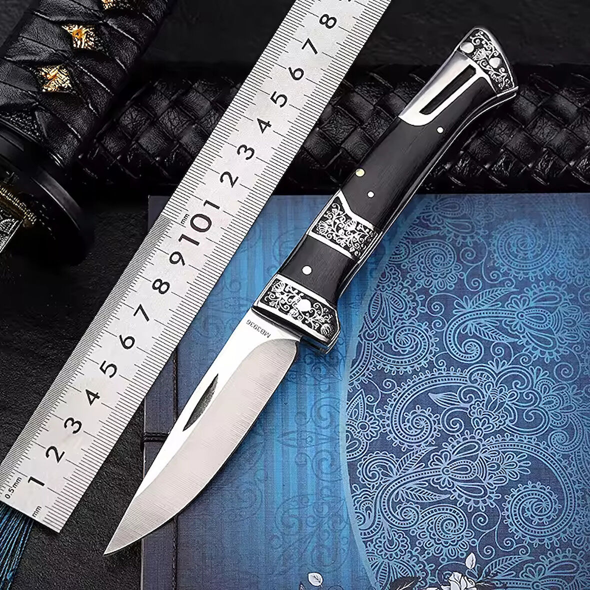 AlsepeteAvm MB3936-B Gravür İşlemeli Ahşap Kabze Kamp Çakısı