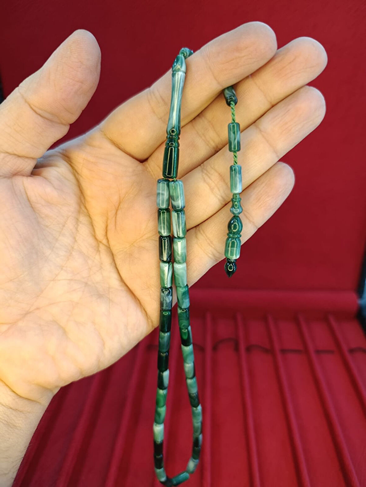 TOZ KEHRİBAR TESBİH KESME KESİM YEŞİL BEYAZ RENKLİ SİSTEMLİ 11MMX5MM ÖZEL ÖLÇÜ