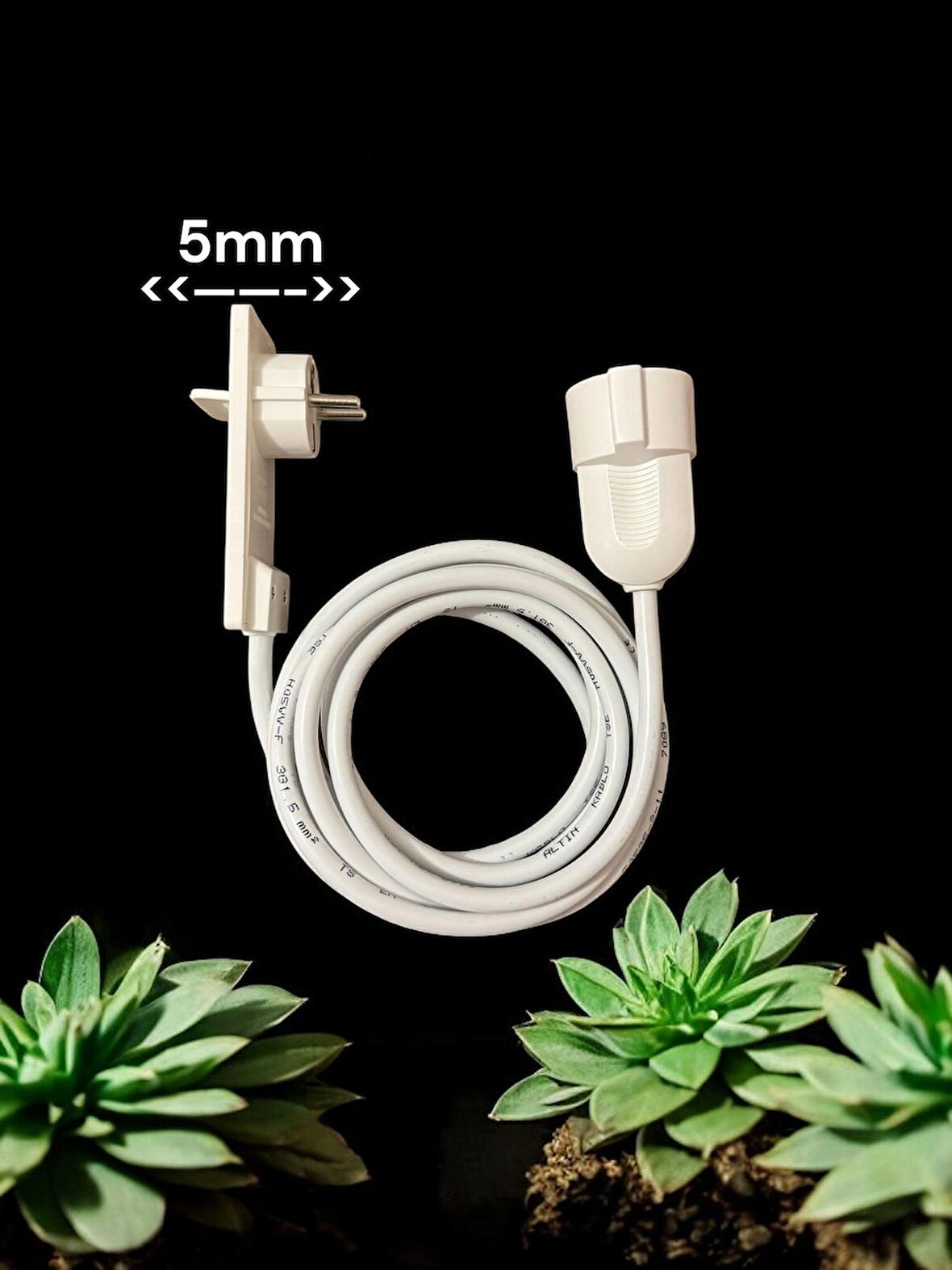 Yeni Nesil Ultra İnce Fişli Tekli Uzatma Kablosu (5 mm) – 1.5 Metre, Dar Alan Uyumlu, Akıllı Teknoloji – Beyaz