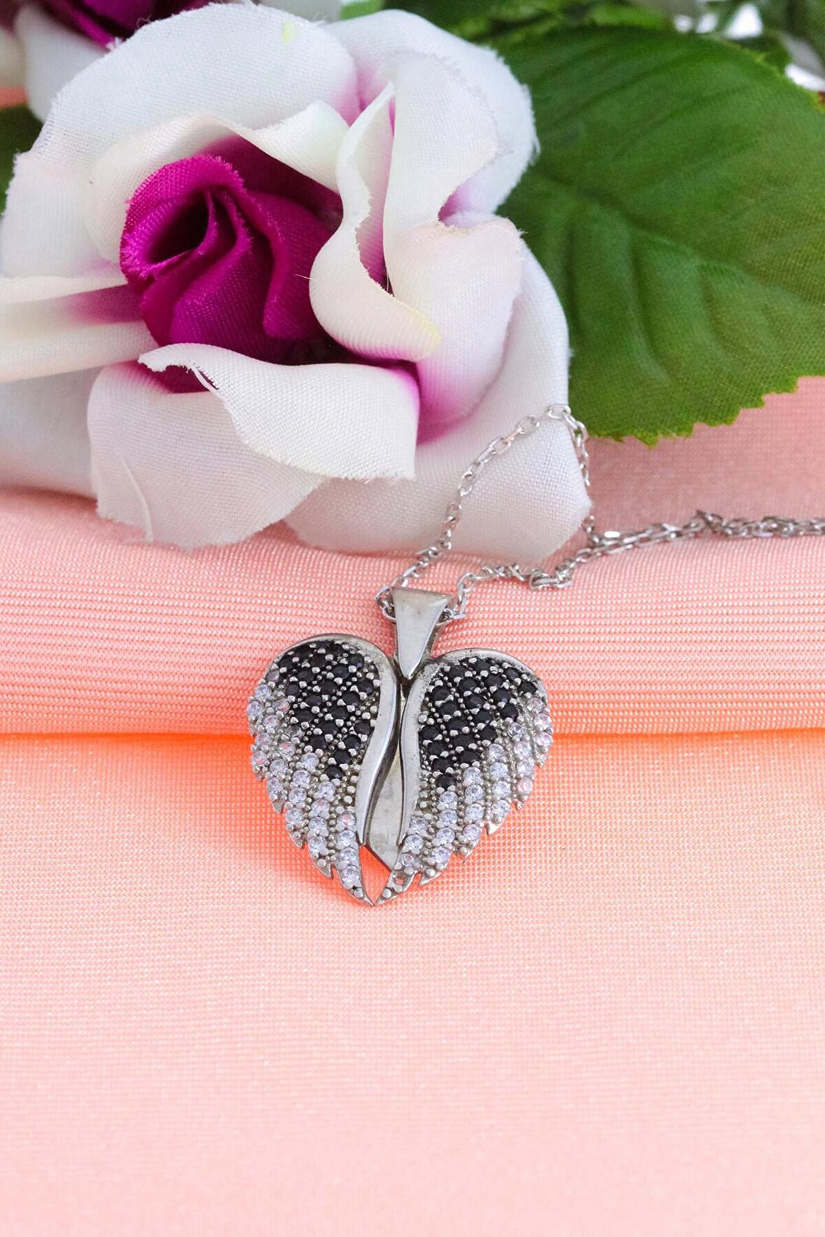 Açılabilir Kanatlı Kalp Model Zirkon Taşlı Gümüş Kolye