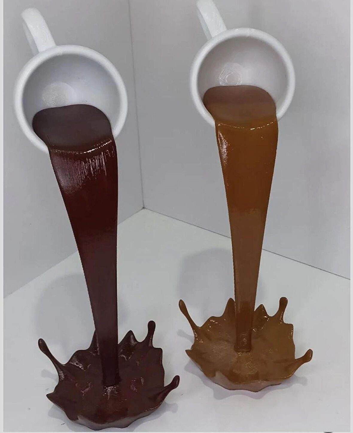 DÖKÜLEN KAHVE FİGÜRÜ