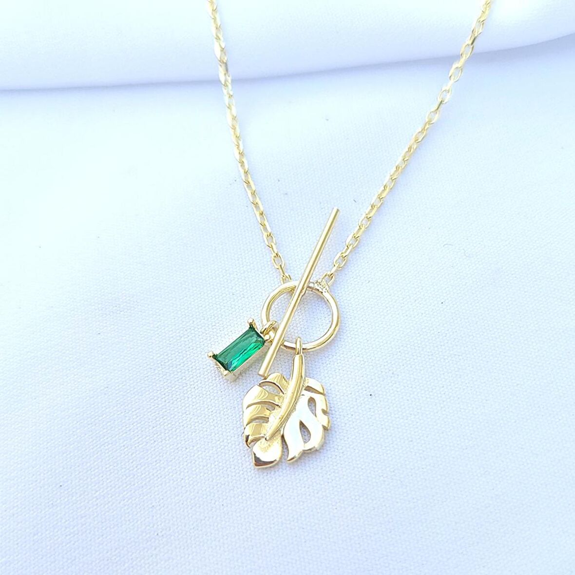 Gümüş Yapraklı Kolye