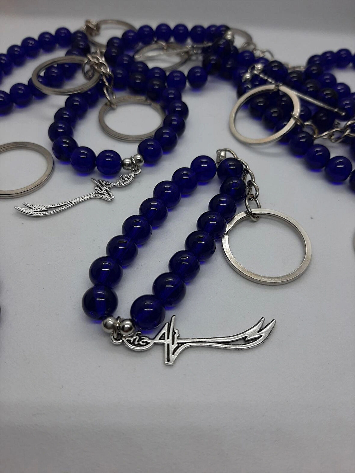 MRYart Zülfikar Kılıçlı Tesbih Anahtarlık – Lacivert Doğal Cam Boncuklu Şık Aksesuar