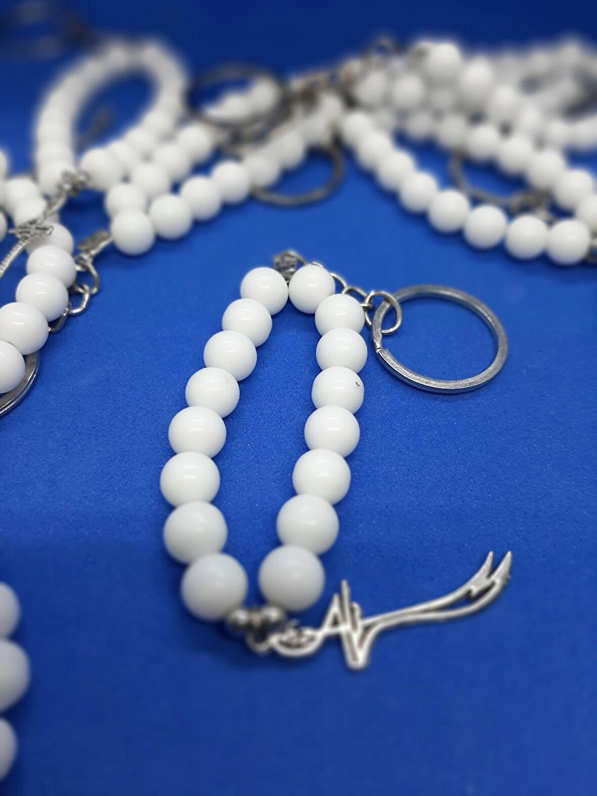 MRYart Zülfikar Kılıçlı Tesbih Anahtarlık – Beyaz Doğal Cam Boncuklu Şık Aksesuar
