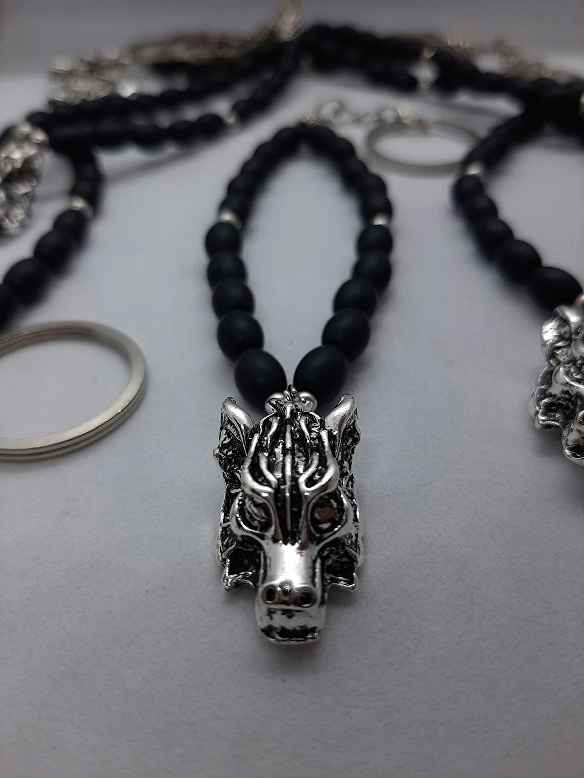 MRYart "Gümüş Renk Çelik Kurt Kafası Anahtarlık - Oniks Taşı Boncuklu"