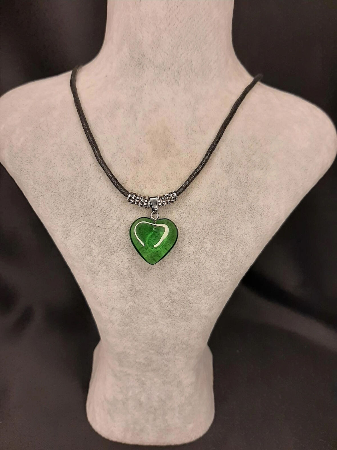 💚 Yeşil Kalp Kolye - Zarif ve Şık Tasarım - Unisex Deri Kordonlu Takı 💚