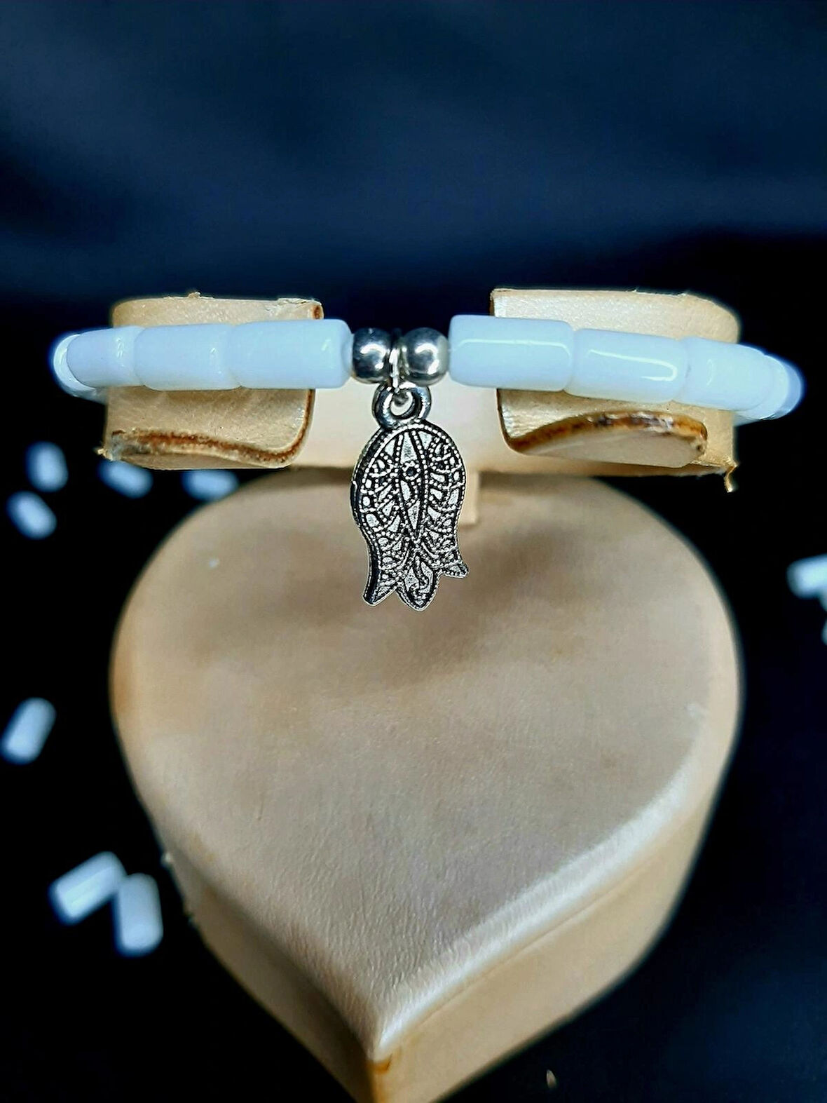 MRYart Doğal Taşlı Metal Uç Detaylı El Yapımı Bileklik – Beyaz