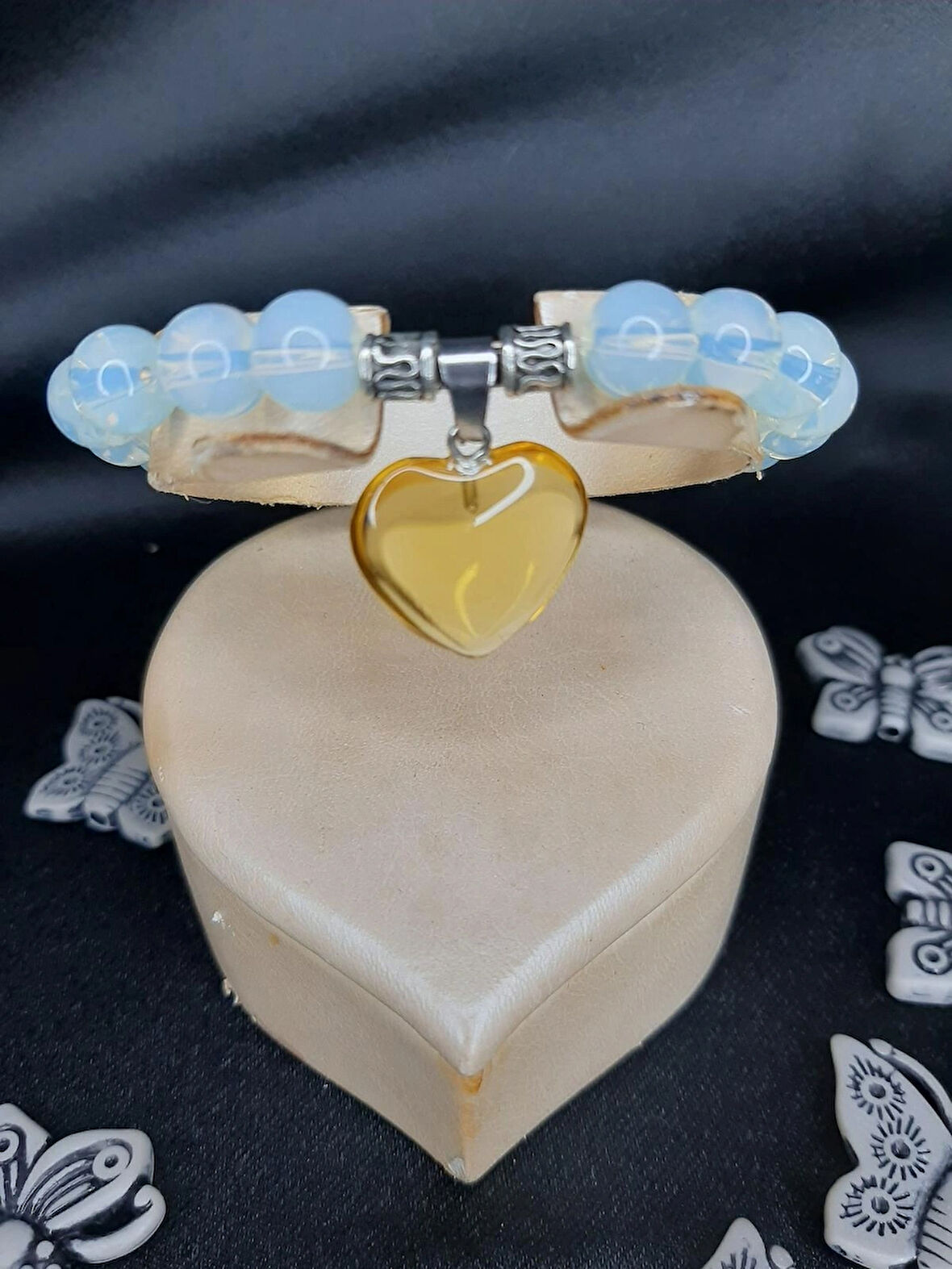 MRYart El Yapımı Opal Görünümlü Boncuklu Bileklik – Sarı Kalp Charm Detaylı