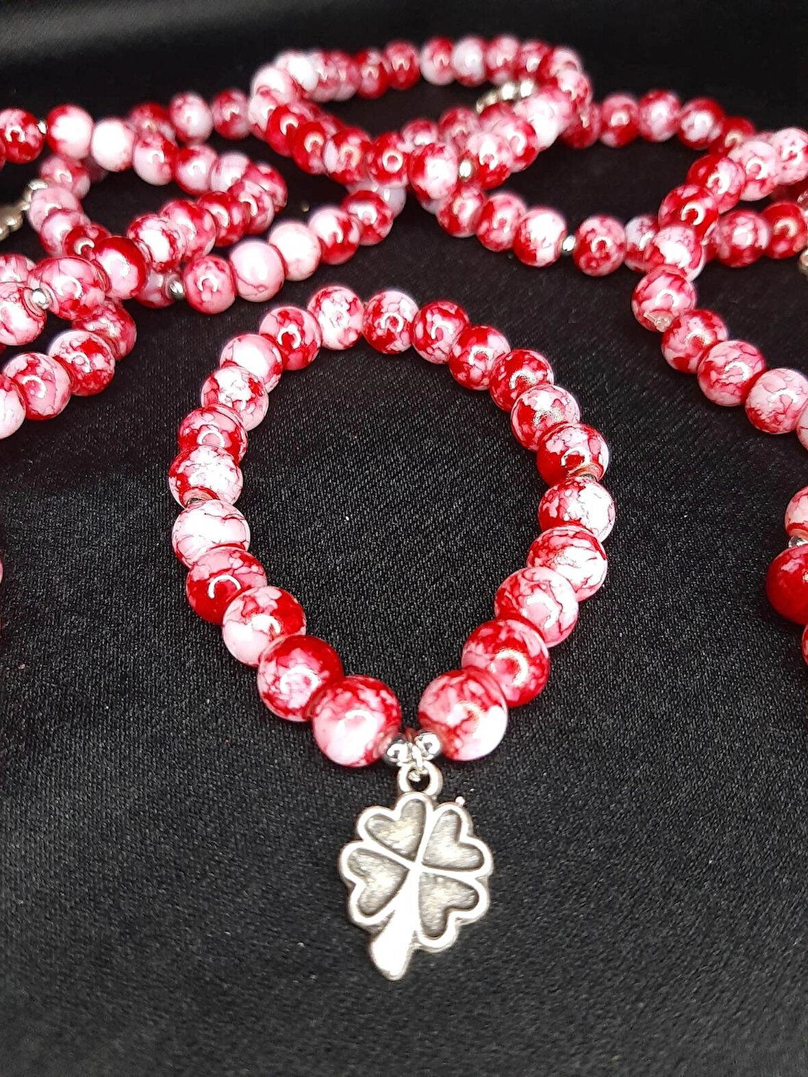 MRYart Kırmızı Mermer Desenli Boncuklu Dört Yapraklı Yonca Bileklik