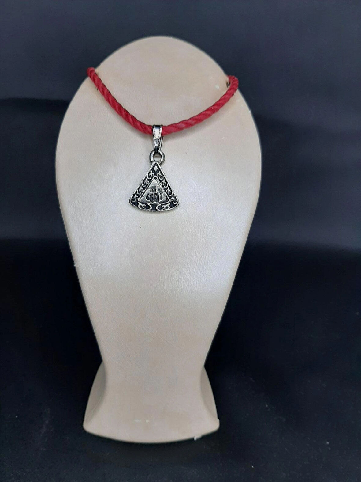 Kadın Otantik "Allah" Yazılı Deri İpli Gümüş Renk Bileklik