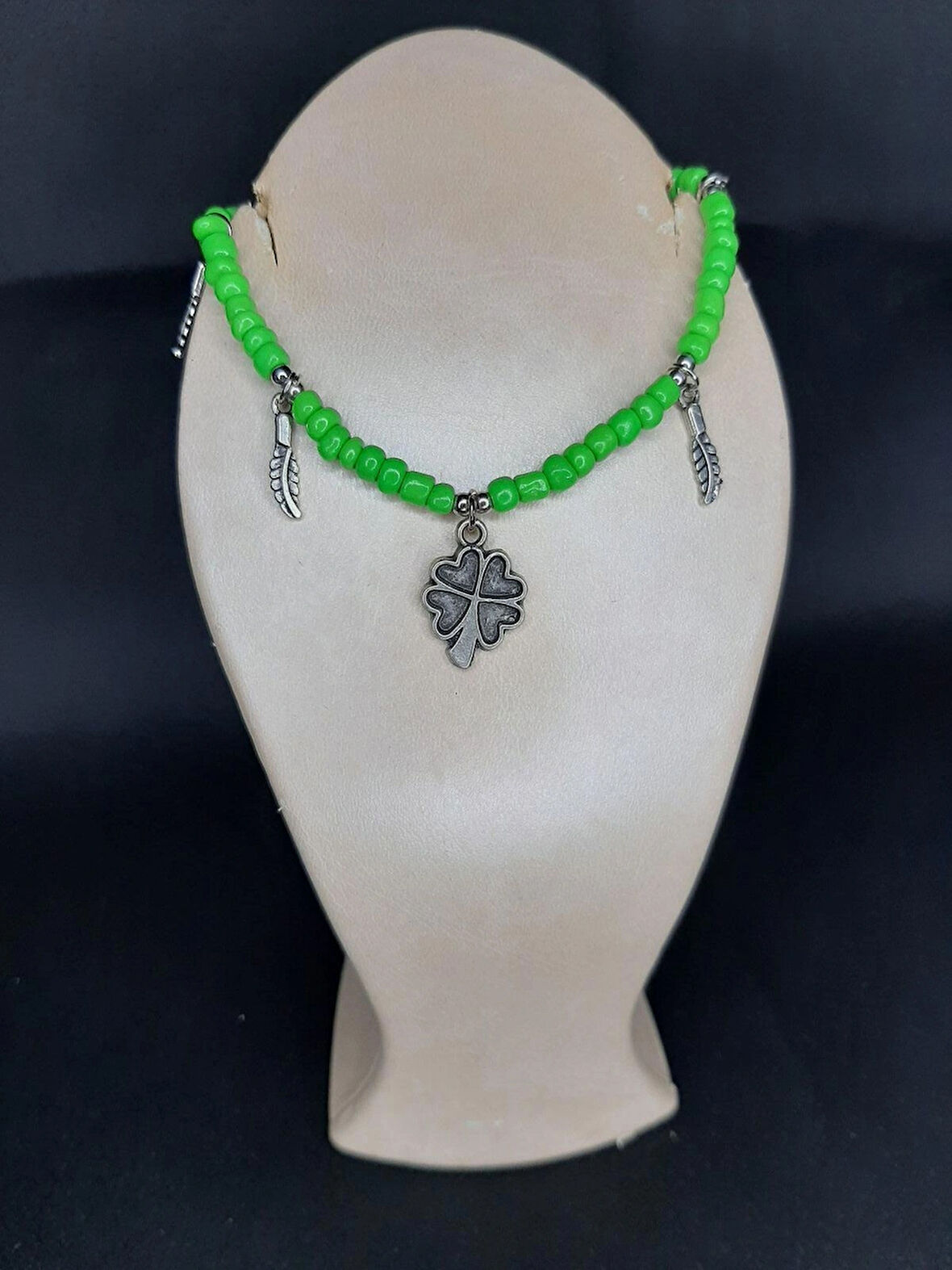 MRYart Yeşil Boncuklu Dört Yapraklı Yonca ve Tüy Detaylı Halhal