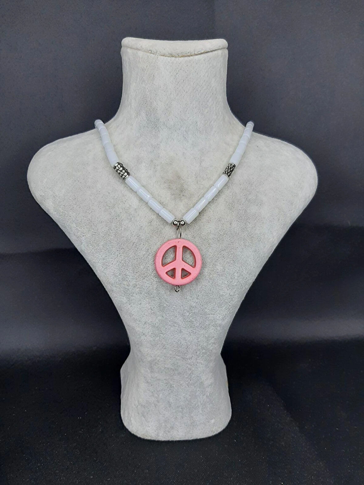 MRYart Doğal Taş Boncuklu Pembe Barış Sembollü Kolye – Unisex Bohem Tarz Aksesuar