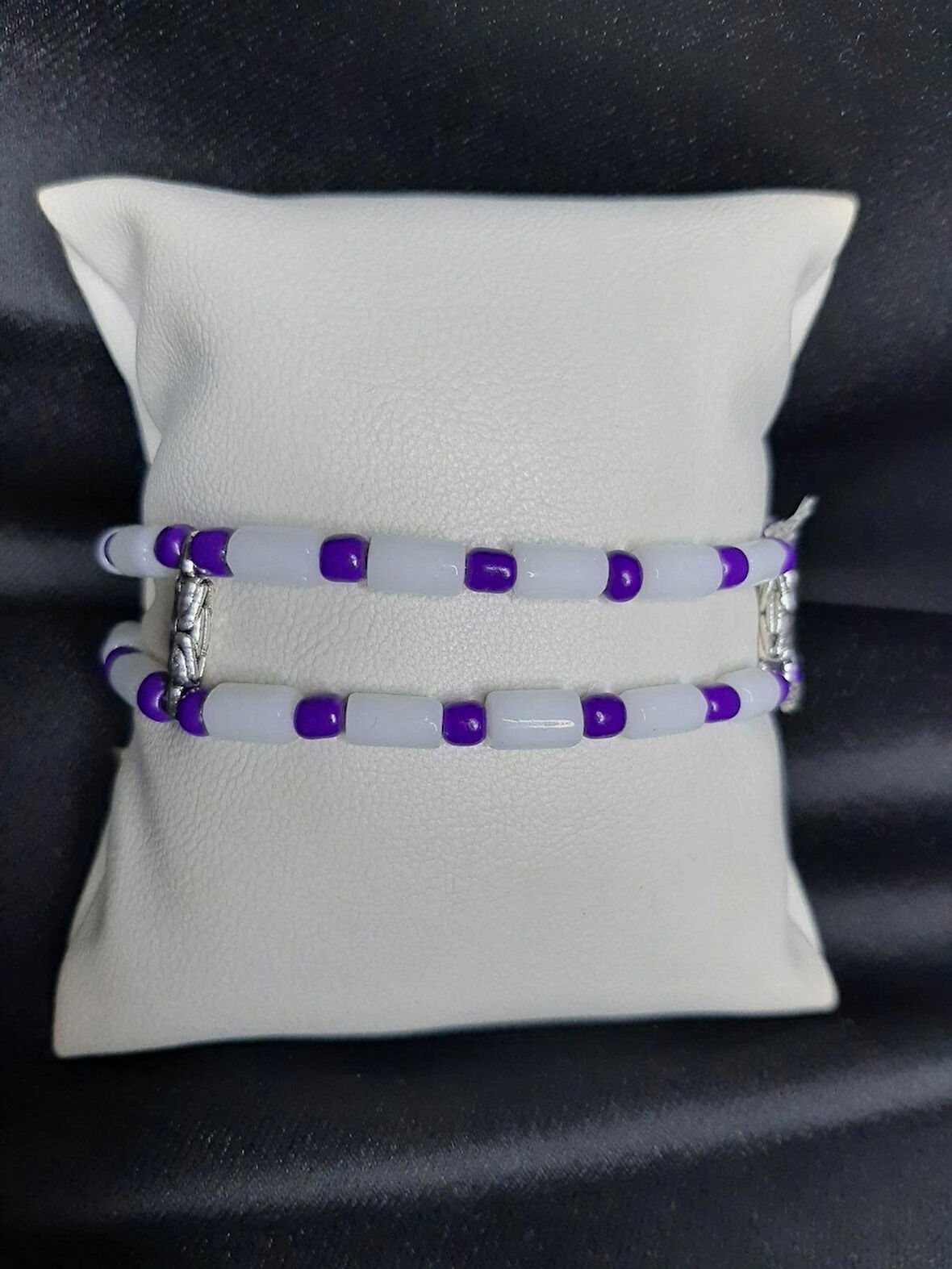 MRYart Mor ve Beyaz Kesme Taş & Kum Boncuklu El Yapımı Bileklik – Çift Sıralı