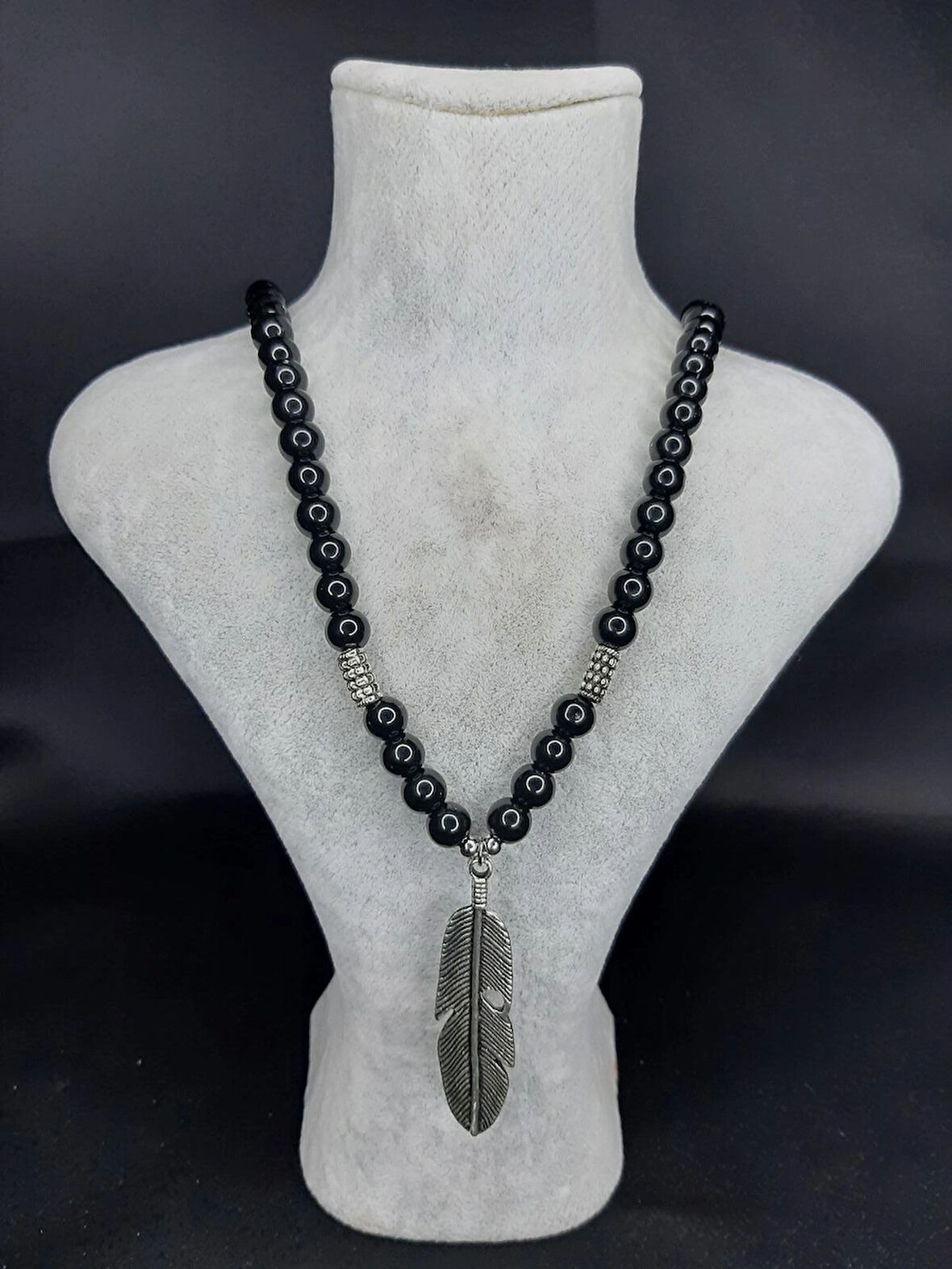  Ayarlanabilir Cam Boncuklu Tüy Uçlu Unisex Kolye – El Yapımı Özgün Tasarım