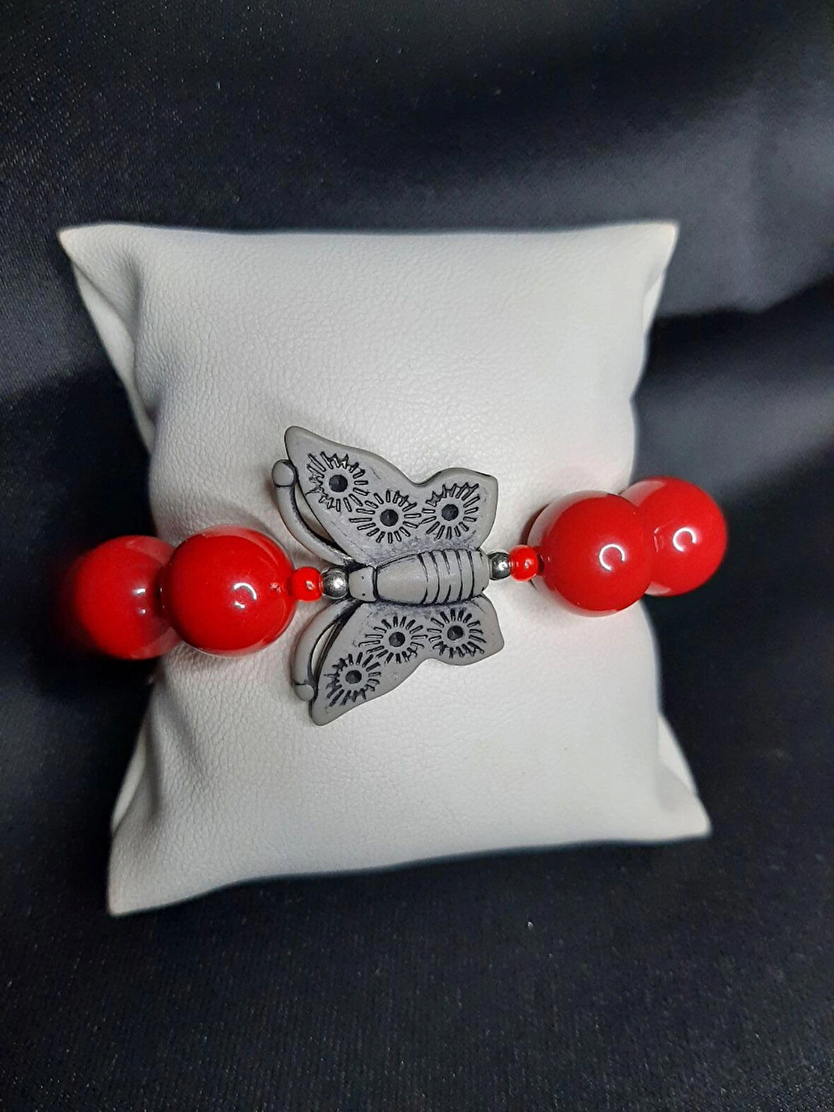 MRYart Kırmızı Cam Boncuklu Kelebek Figürlü Bileklik