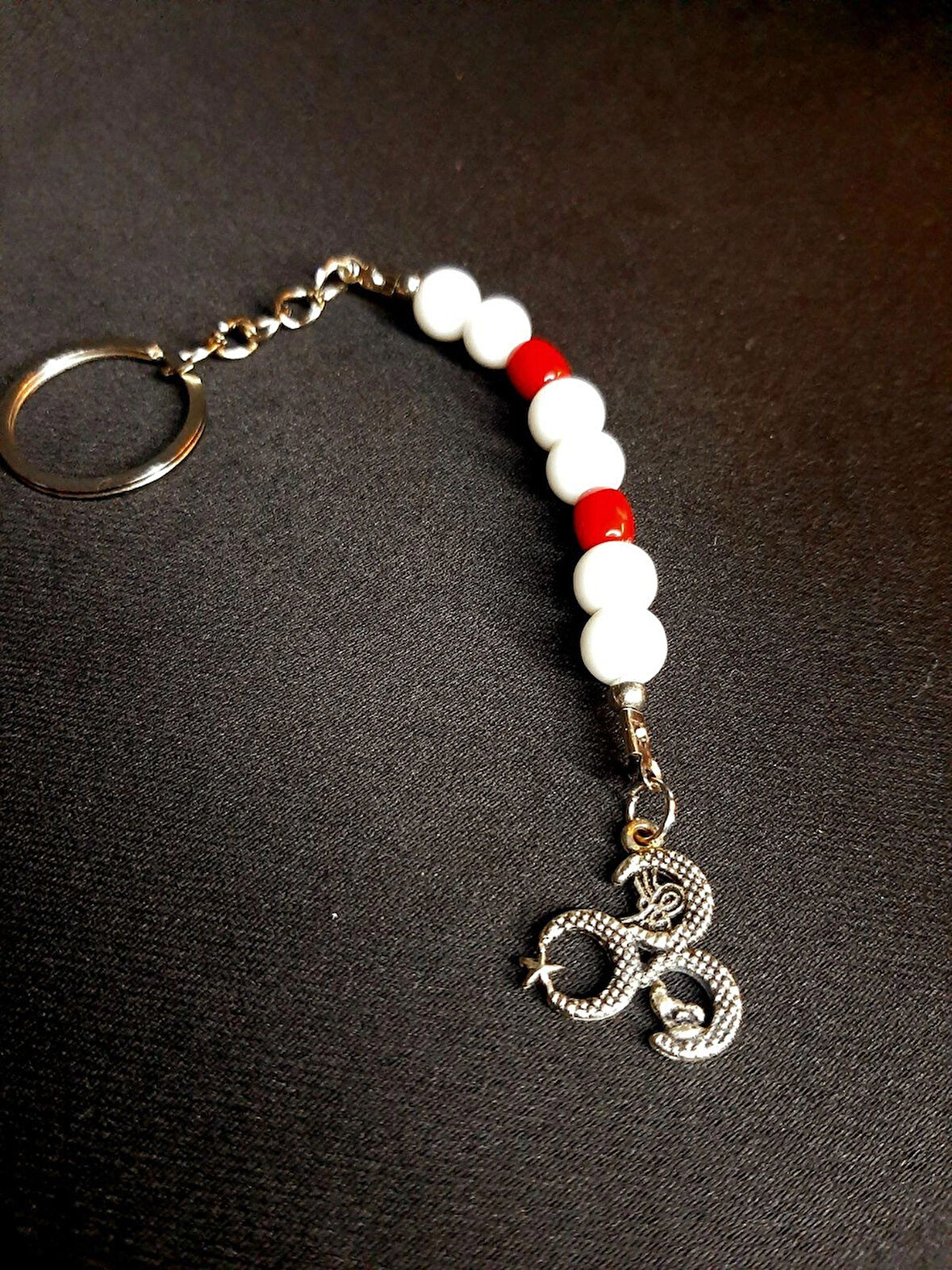 MRYart Kırmızı Beyaz Boncuklu 3 Hilal Detaylı Anahtarlık / Çanta Aksesuarı