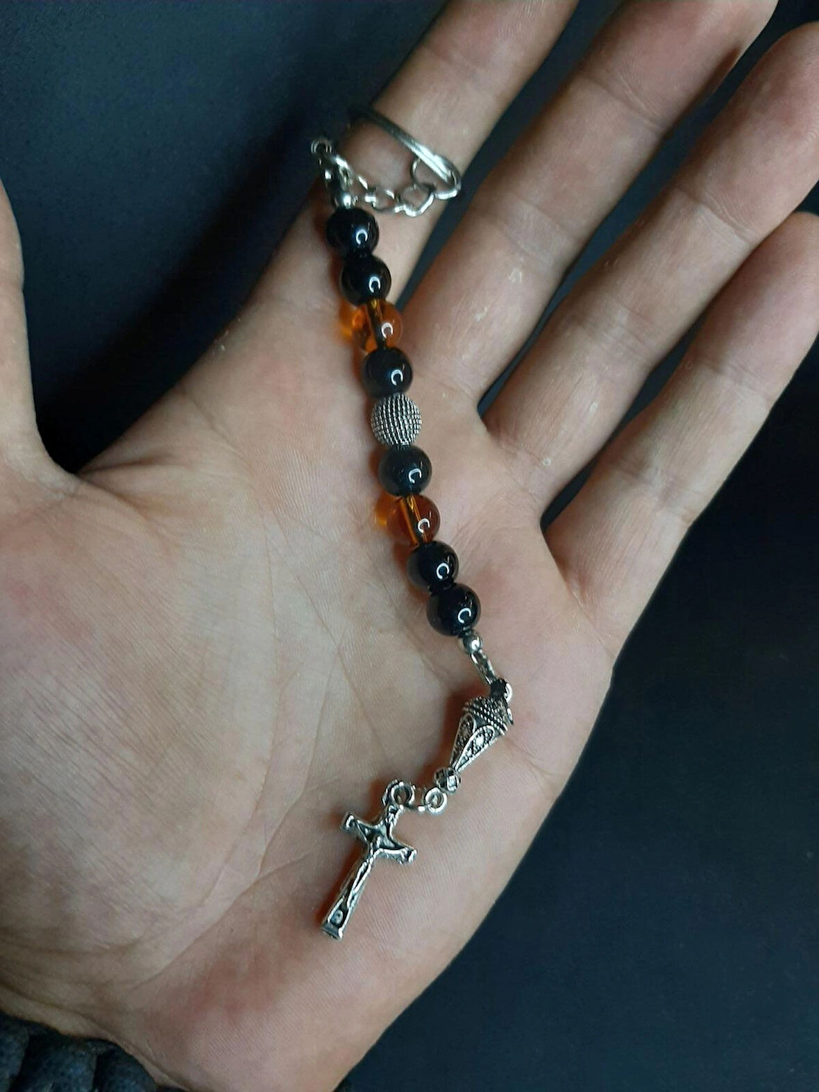 MRYart Siyah ve Kehribar Renk Boncuklu Haç Figürlü Anahtarlık