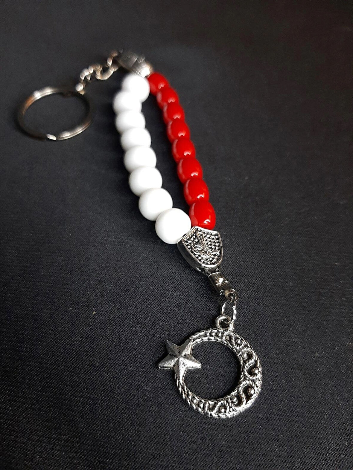MRYart Kırmızı Beyaz Boncuklu Ay Yıldız Figürlü Anahtarlık – Türk Bayrağı Temalı