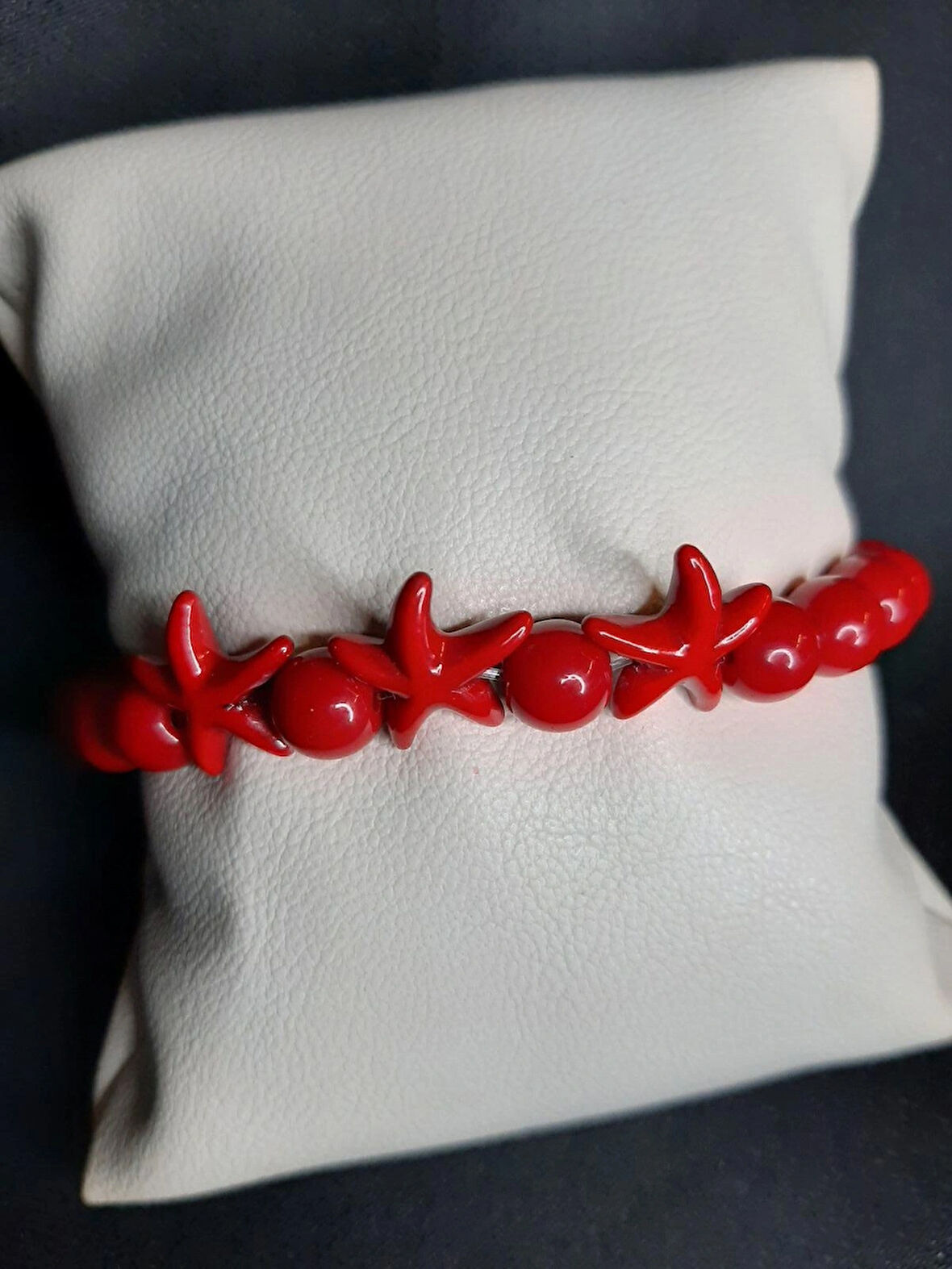 MRYart Kırmızı Cam Boncuklu ve Yıldız Detaylı Şık Bileklik