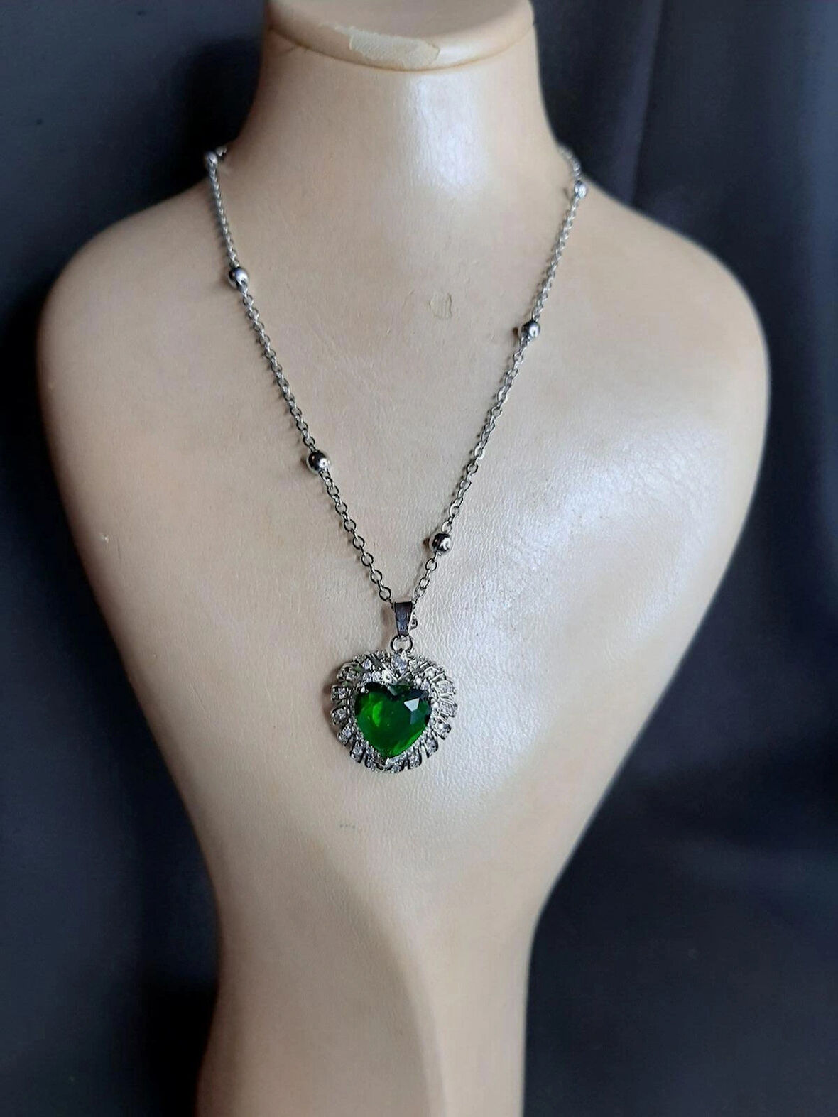 MRYart Gümüş Renk Yeşil Taş Kalp Model Top Zincir Çelik Kolye