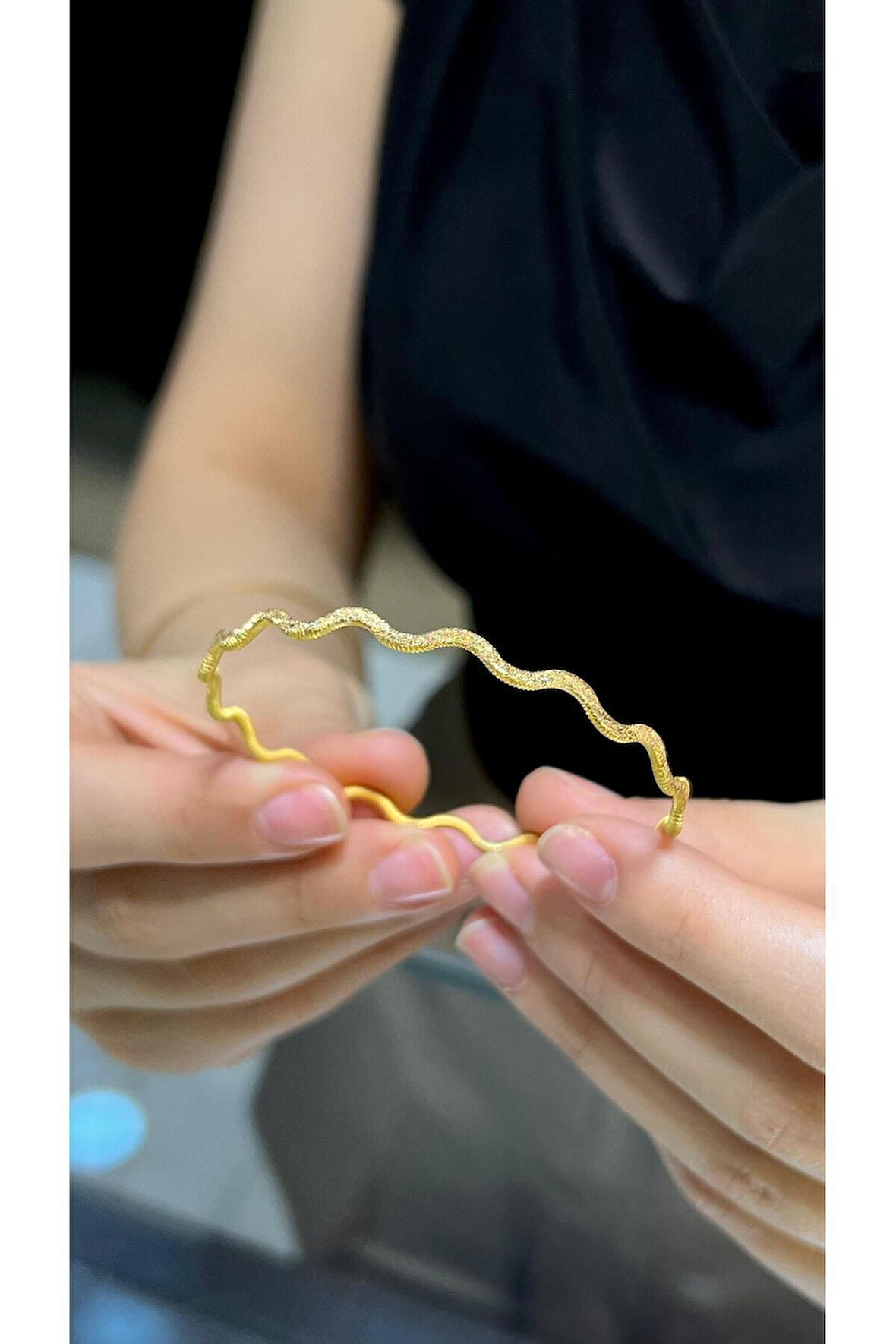 9 gr (GRAM) Yatırımlık Işçiliksiz Simli Zikzak Ajda Bilezik 22 Ayar Altın