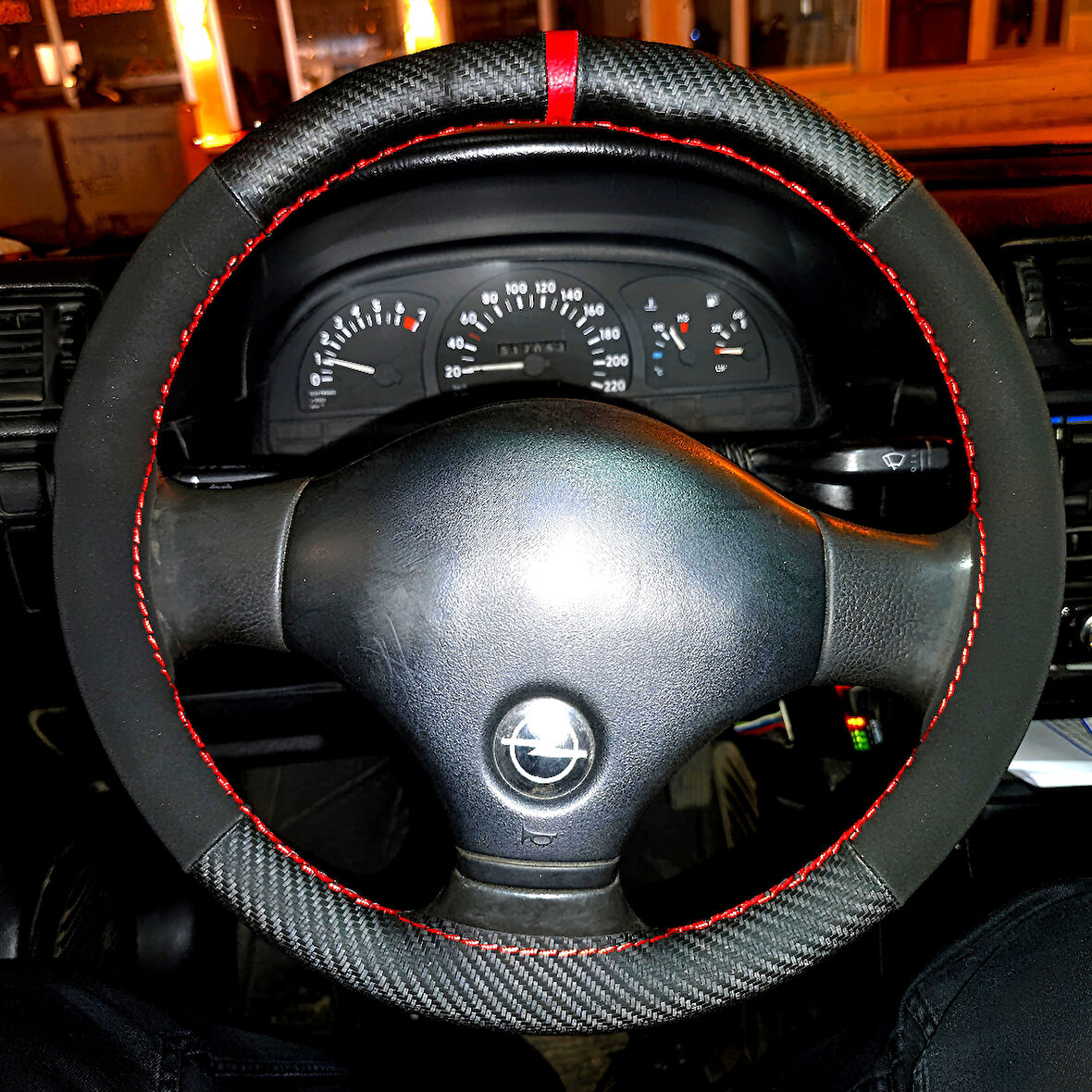 DİKİŞLİ DİREKSİYON KILIFI KARBON NUBUK DERİ KIRMIZI YÜZÜK KIRMIZI DİKİŞLİ OPEL VECTRA A İÇİN