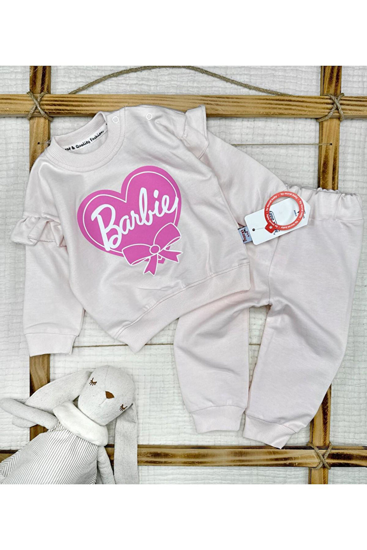 Kız Bebek Barbie Baskılı Fırfır Detaylı Pamuklu Krem Alt Üst Takım