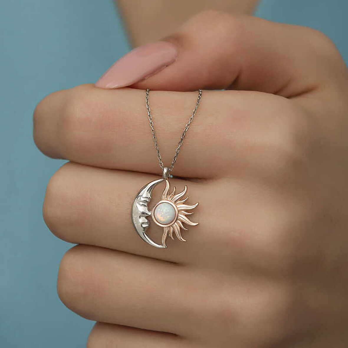 KENPAZAR 925 Ayar Gümüş Opal Beyaz Taşlı Ay Güneş Kadın Kolye