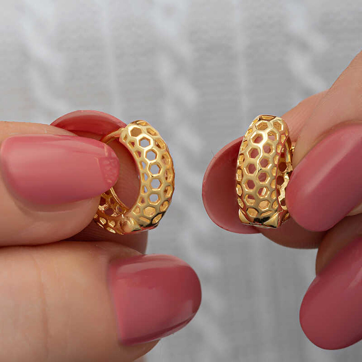 KENPAZAR Gümüş Gold Petek Desenli Halka Kadın Küpe