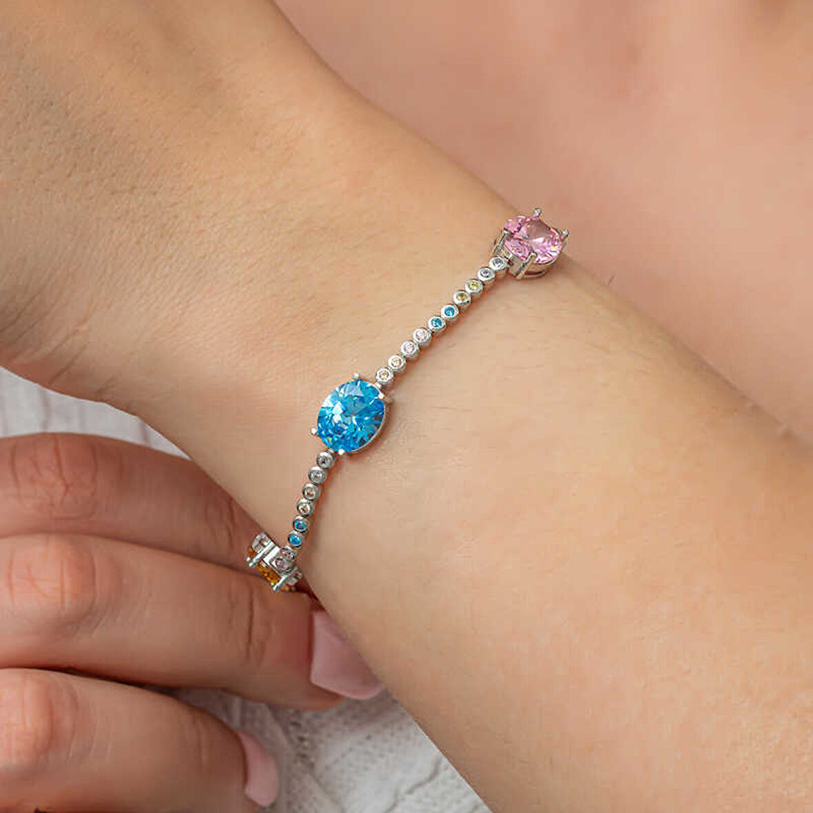 KENPAZAR Gümüş Mix Taşlı Oval Su Yolu Kadın Bileklik