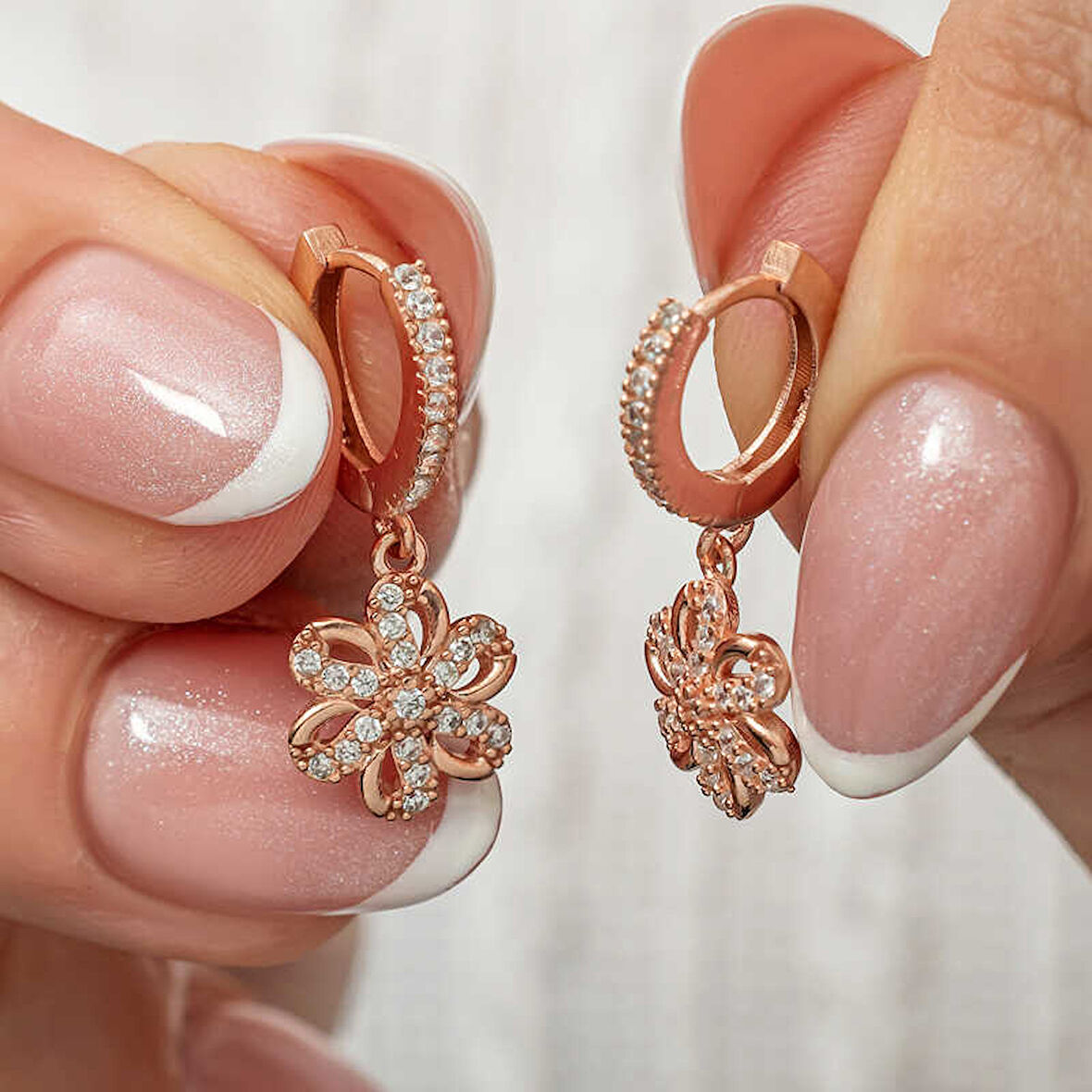KENPAZAR ​Gümüş Sallantılı Rose Çiçek Kadın Küpe