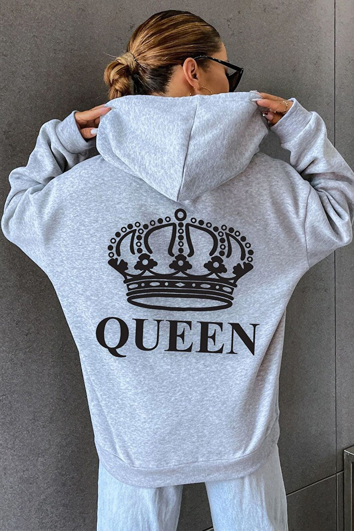 Uyguntarz Unisex Quenn Sırt Baskılı Sweatshirt