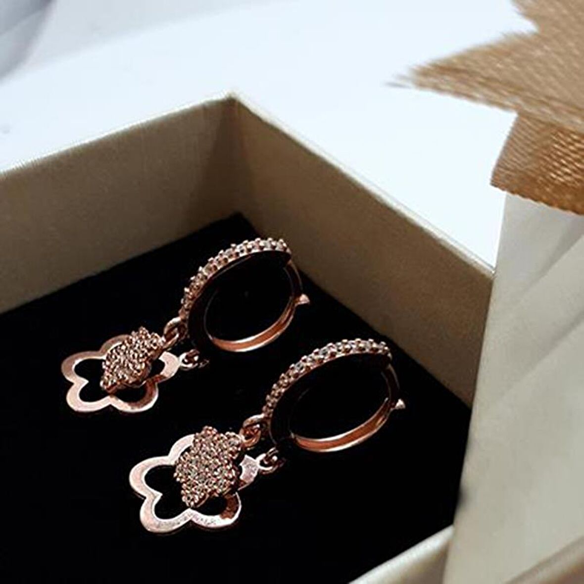 Gümüş Taşlı Çiçek Küpe