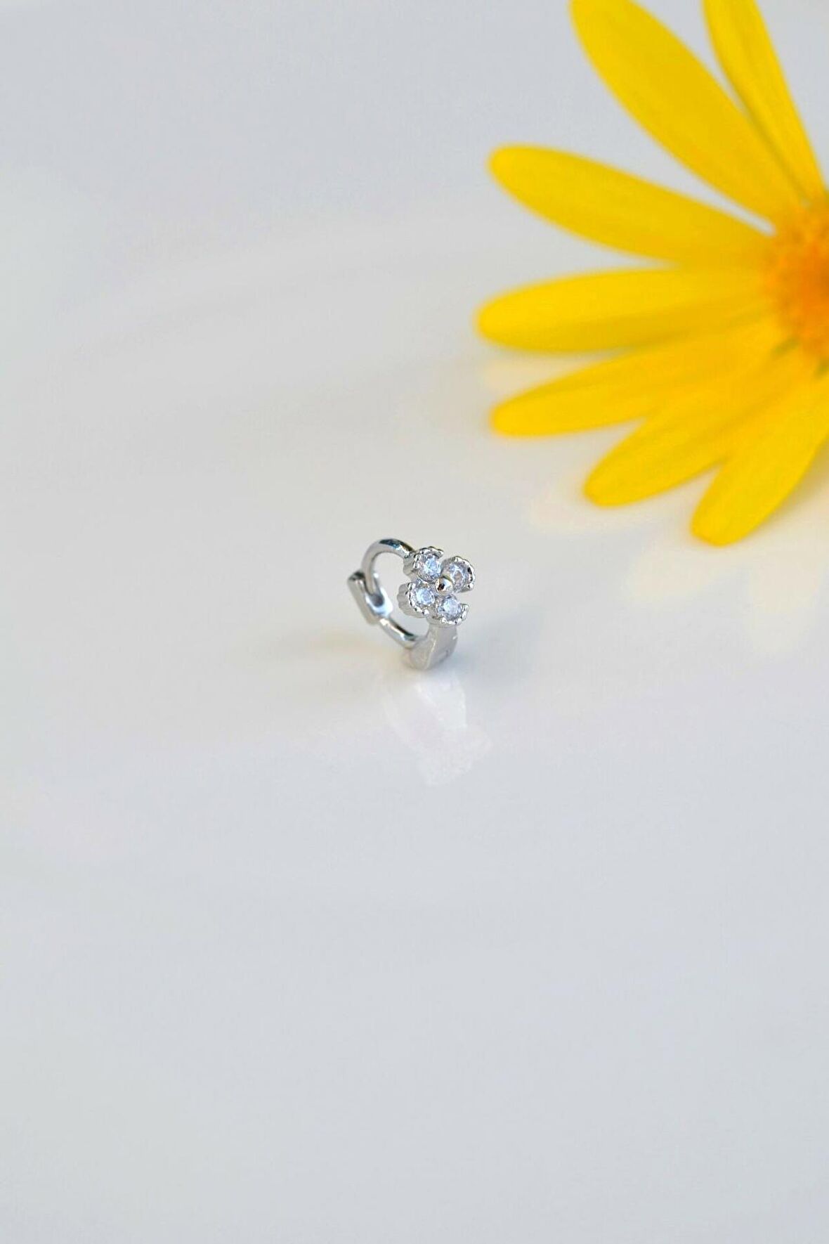 6 mm Mini Halka Çiçekli Piercing Forward Helix Tragus Helix Kıkırdak Gümüş Renk