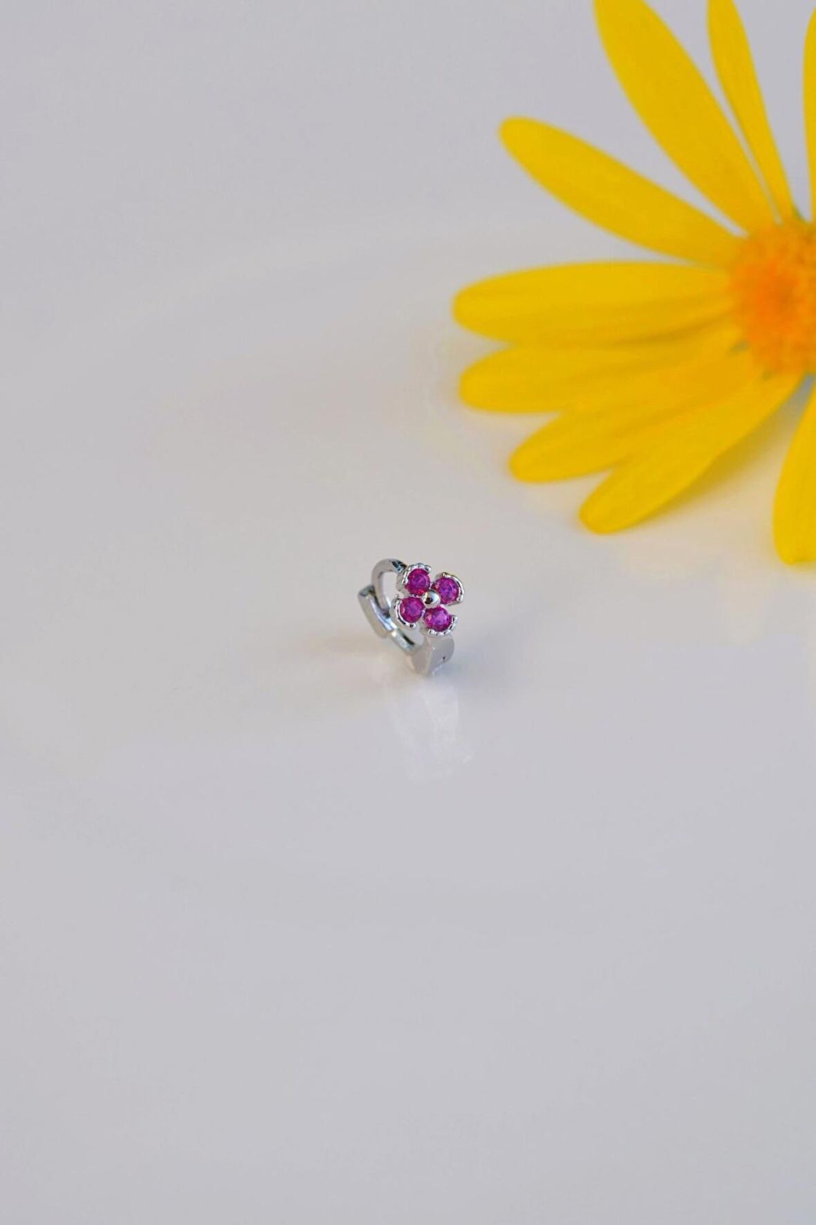 6 mm Mini Halka Pembe Çiçekli Piercing Forward Helix Tragus Helix Kıkırdak