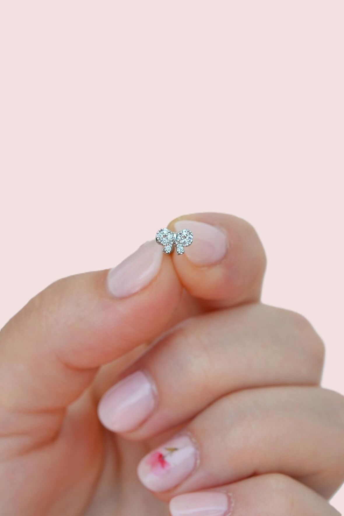 Gümüş Renkli Taşlı Kurdele Fiyonk Figürlü Piercing Helix Kıkırdak Conch Lob