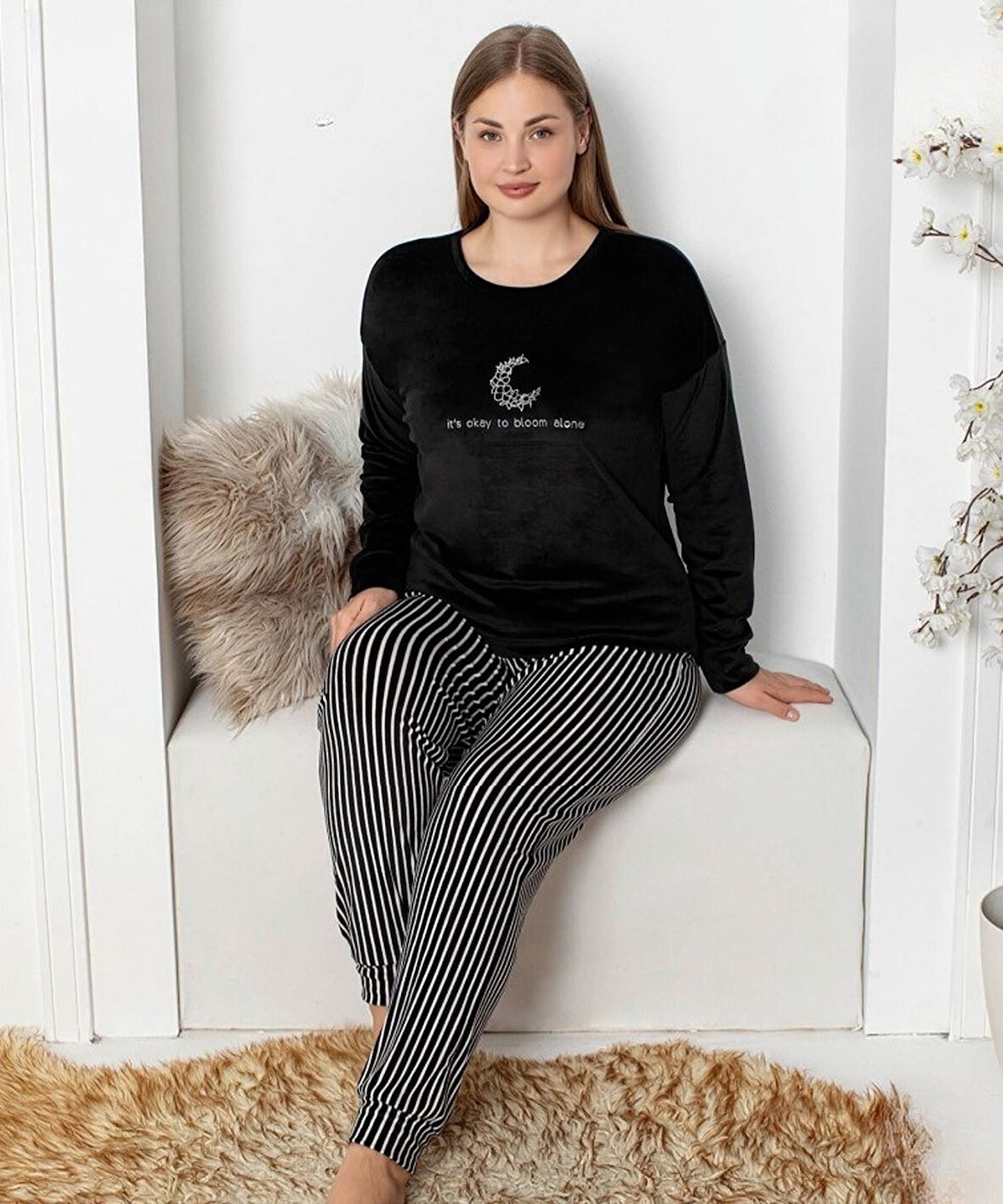 Pijamoni Kadın Kadife Büyük Beden Bisiklet Yaka Uzun Kol Pijama Takımı 4230/5- 1 Adet