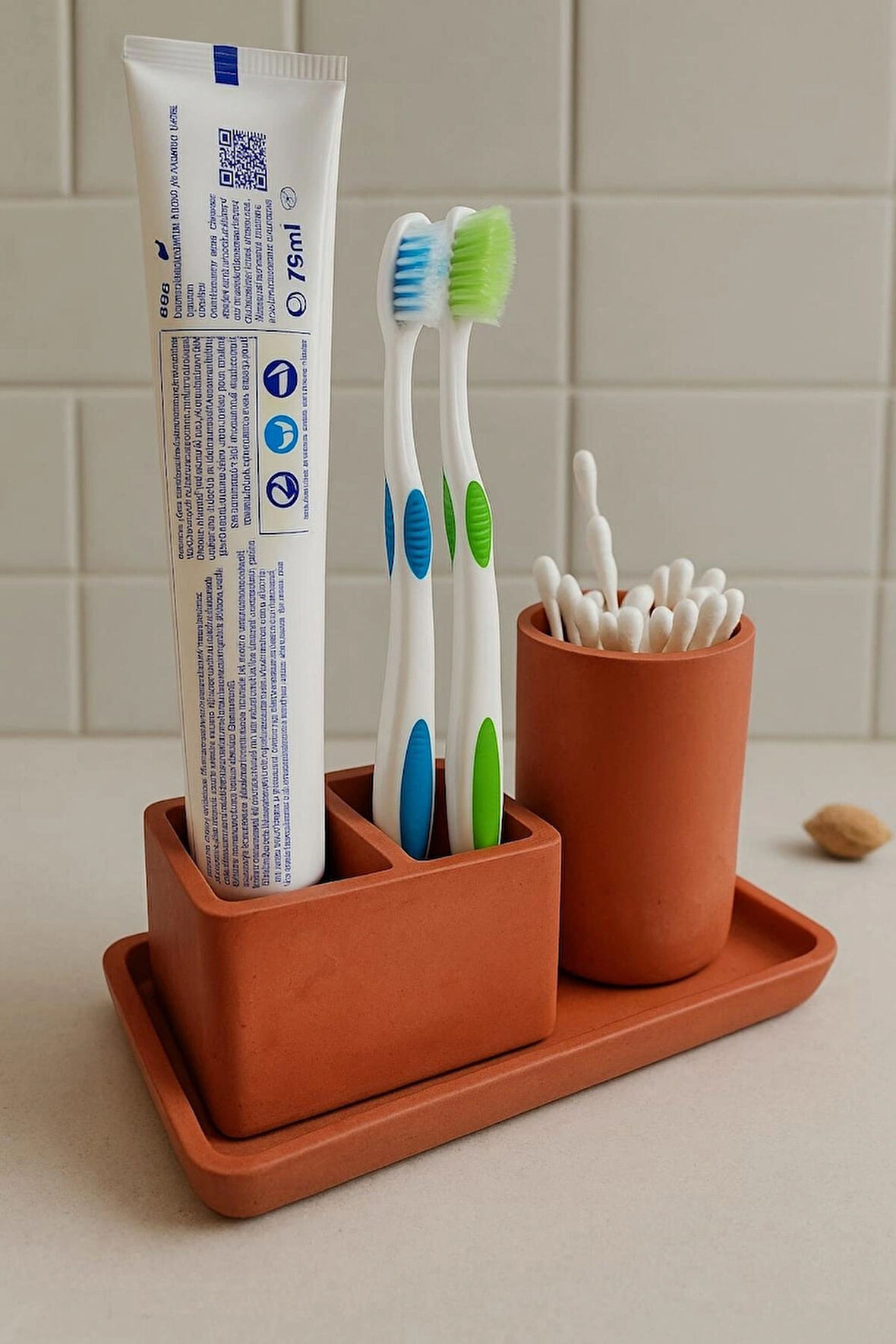 3 Parça Beton Banyo Seti – Diş Fırçalık, Kulak Çubuğu Kutusu ve 15x10 cm Tepsi | Minimalist Tasarım