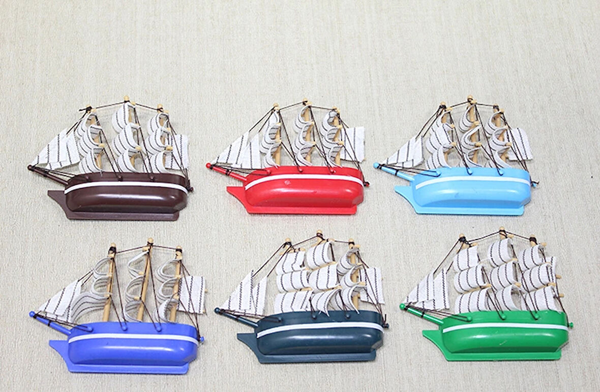 Leyloş Plastik Gemi Magnet