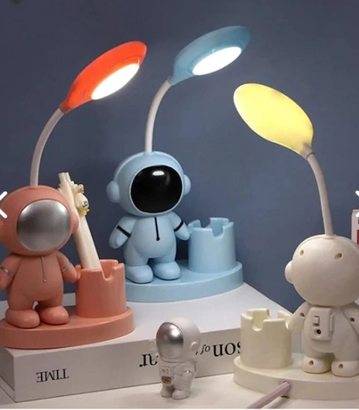 Leyloş Led Astronot Masa Lambası Ve Kalemlik
