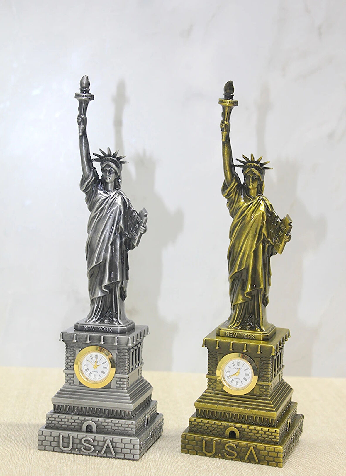 Leyloş Metal Saatli Özgürlük Anıtı