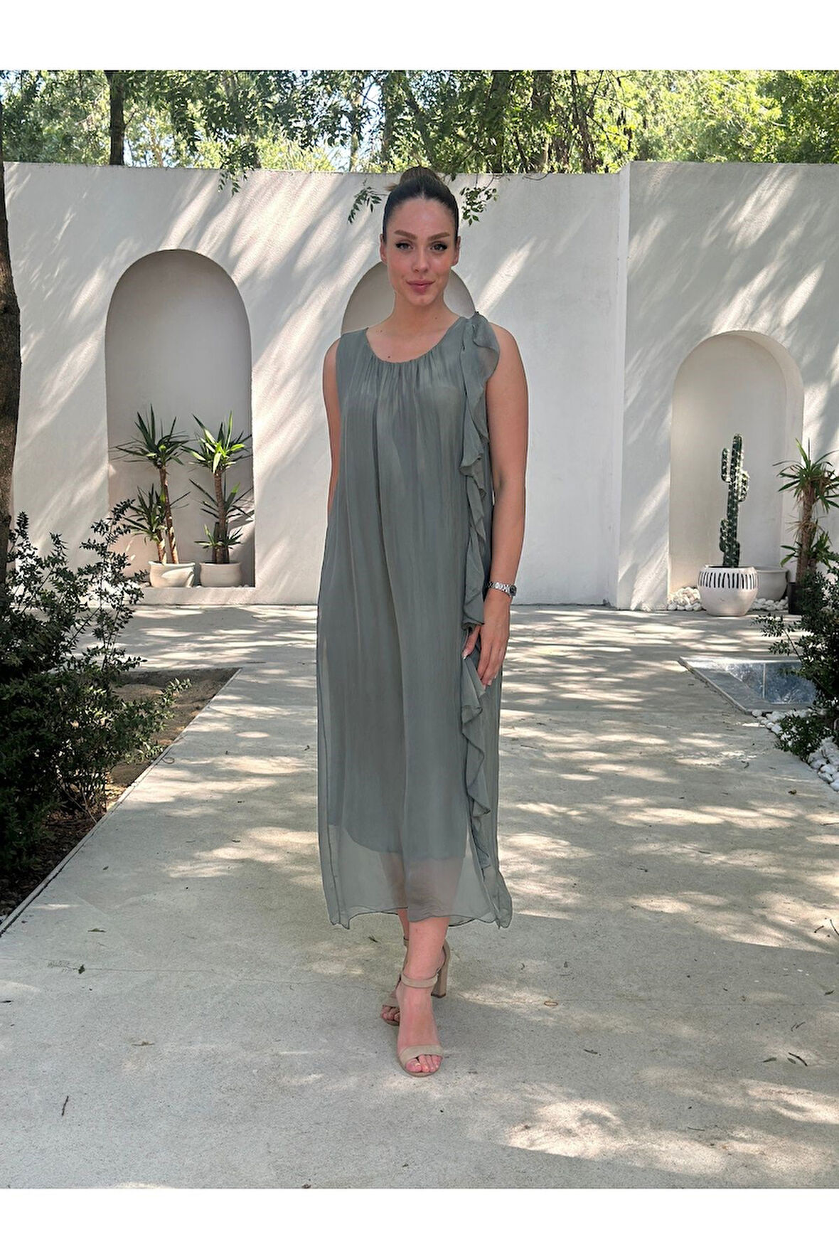 YAZLIK İPEK KUMAŞ SIFIR KOL ELBİSE