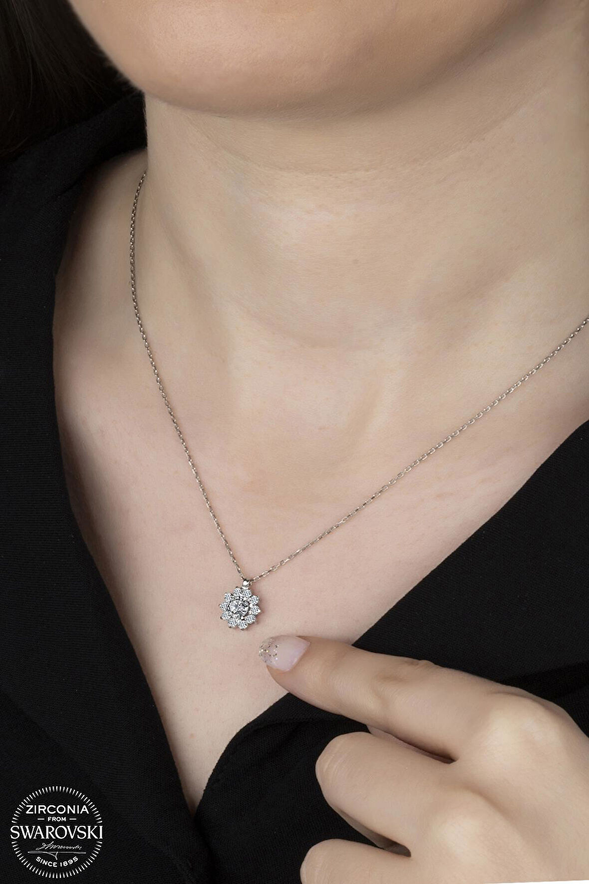 Kutaydan SWR Zirconia Pırlanta Kesim Çiçek Kadın Gümüş Kolye