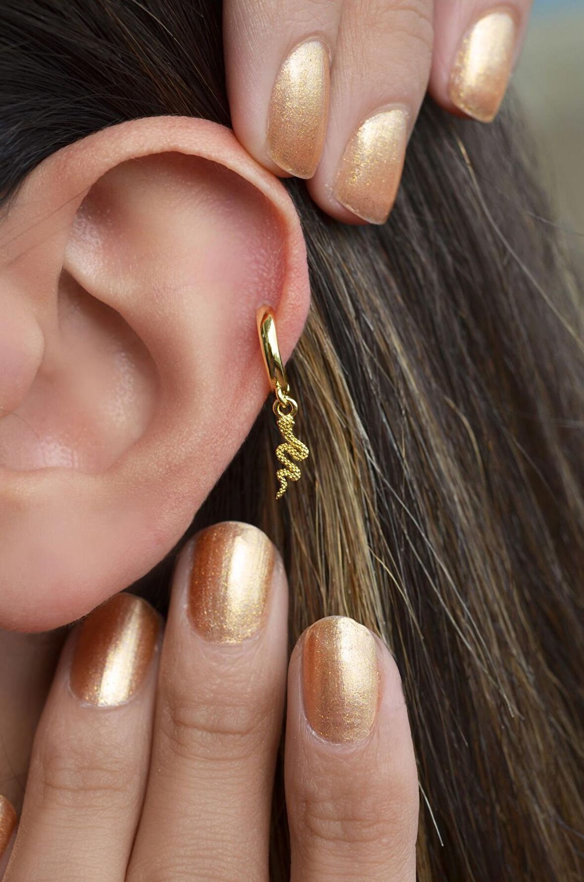 Yılan Kıkırdak Küpe Altın Rengi