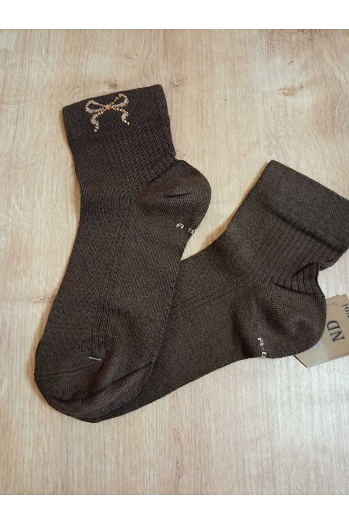 KURDELE TAŞLI KISAKONÇ LASTİKLİ ÇORAP KOKULU LİKRALI DİKİŞSİZ PAMUKLU KAHVE KADIN ÇORABI 36-40