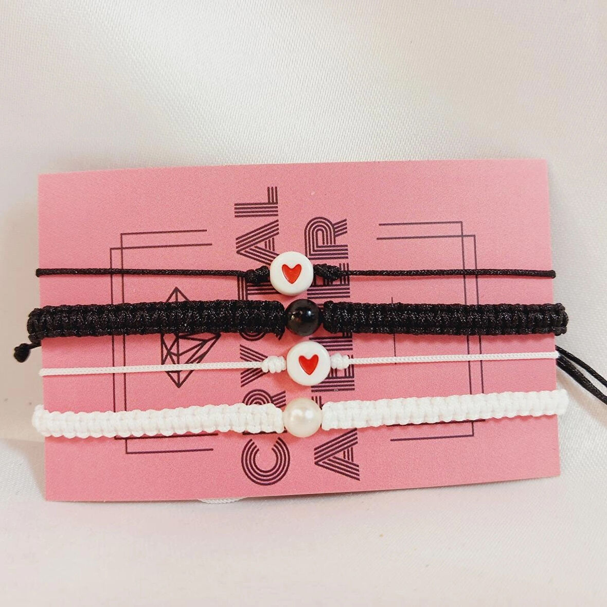 Crystal Atelier Kalp Figürlü Sevgili Çift Bilekliği, Makrome Bileklik, İp Bileklik, Sevgili Bilekliği, Makrome İp Tasarımlı 4'lü Sevgili Bilekliği, İnci Bileklik, Kalp Sevgili Çift Arkadaşlık Bilekliği, Kalp Bileklik