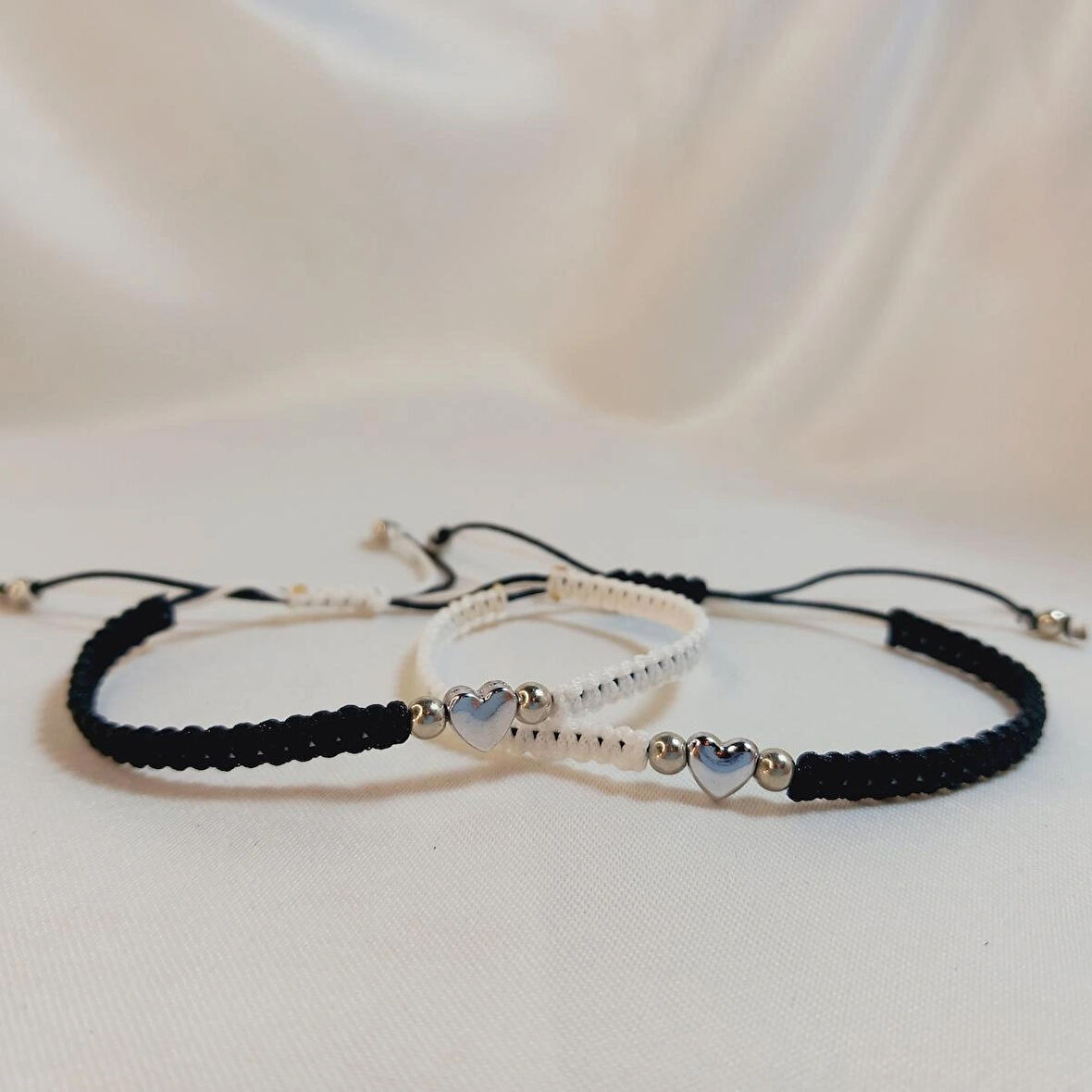 Crystal Atelier Kalp Figürlü Sevgili Çift Bilekliği, Makrome Bileklik, İp Bileklik, Sevgili Bilekliği, Makrome İp Tasarımlı 2'li Sevgili Bilekliği, Kalp Figürlü Arkadaşlık Sevgili Çift Bilekliği, Kalp Figürlü Bileklik, Örgü Bileklik, Unisex Bileklik