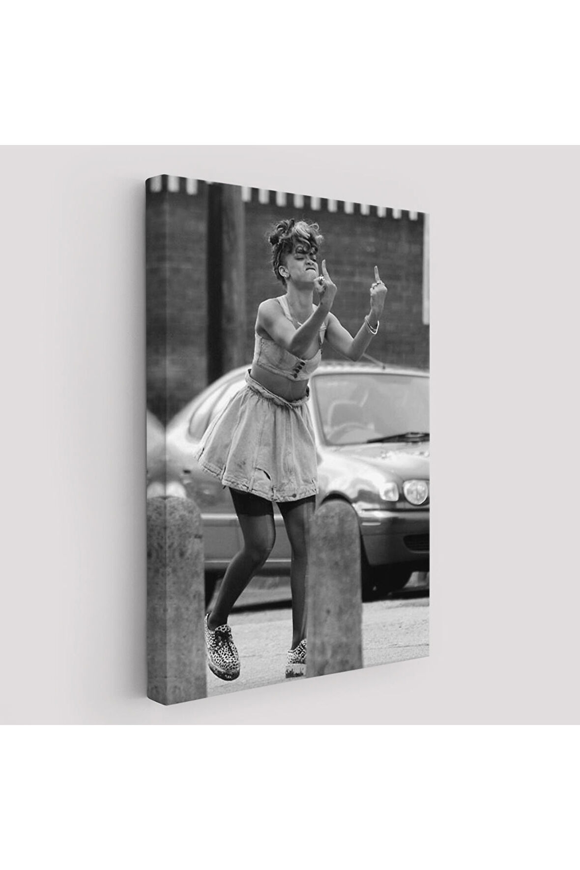 Rihanna Orta Parmak İşareti Yüksek Kaliteli Kanvas Canvas Tablo , Fuck You