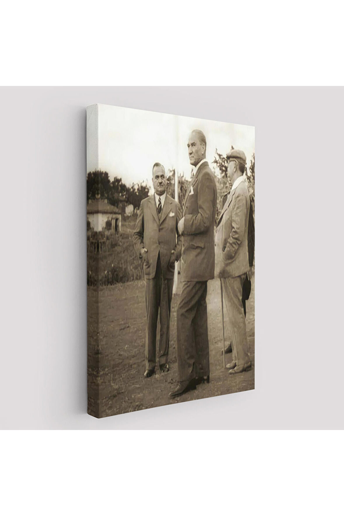 Atatürk, Celal Bayar, ve Kılıç Ali ile Muhafız Alayında Denetlemelerde Bulunurken Tablo